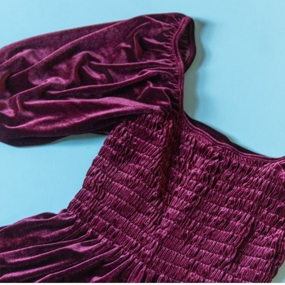 Urban outfitters small short puff sleeve smocked crushed velvet romper new - Picture 8 of 12